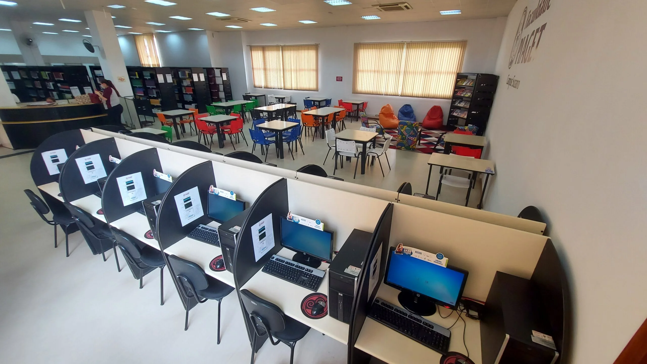 Computadores da Biblioteca Antônio Oliveira Cruz