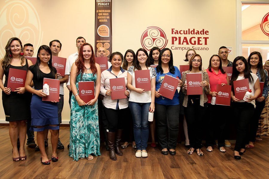 Piaget entrega 19 bolsas de estudos integrais para suzanenses