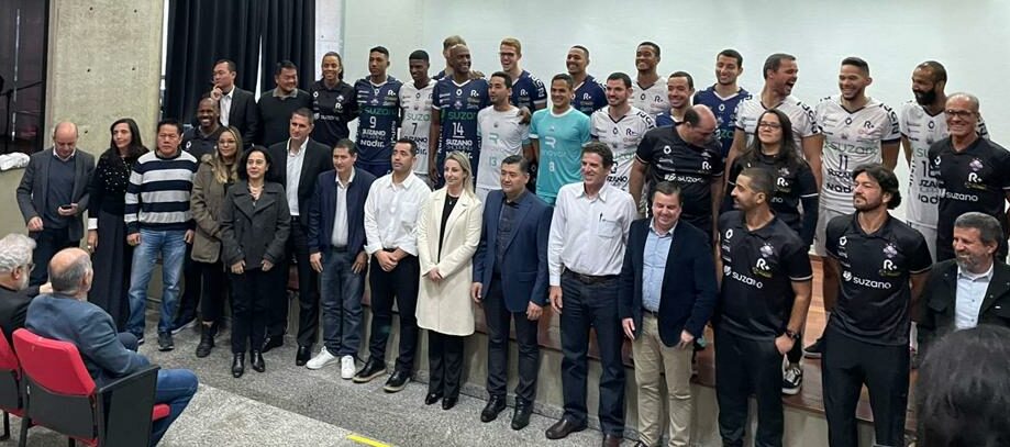 Apresentação do time de Volêi com todos os patrocinadores