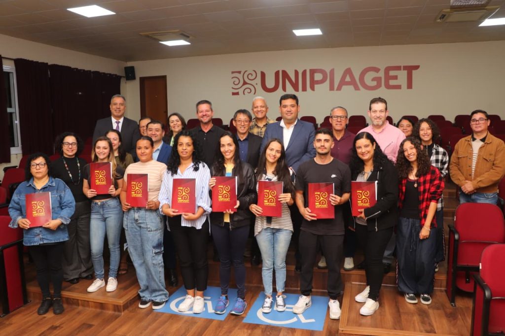 Cerimônia marca a concessão de bolsas de estudo 100% gratuitas, fruto da parceria entre a Prefeitura de Suzano e o Centro Universitário
