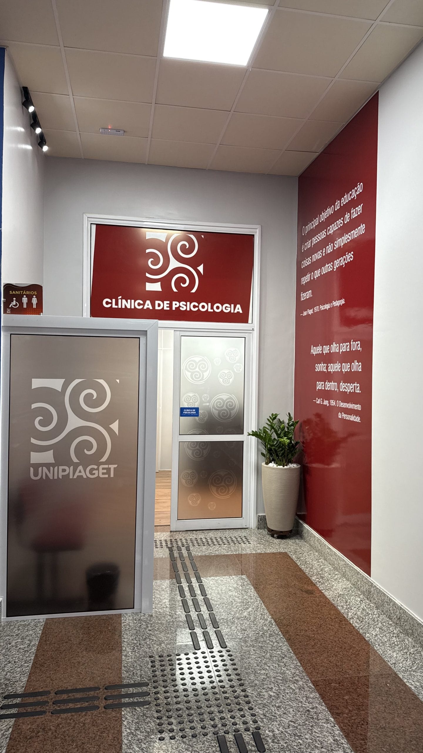 Entrada da Clínica Escola de Psicologia do UNIPIAGET